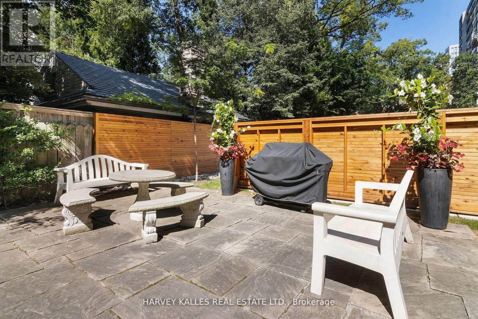 #1201 500 AVENUE ROAD - 37