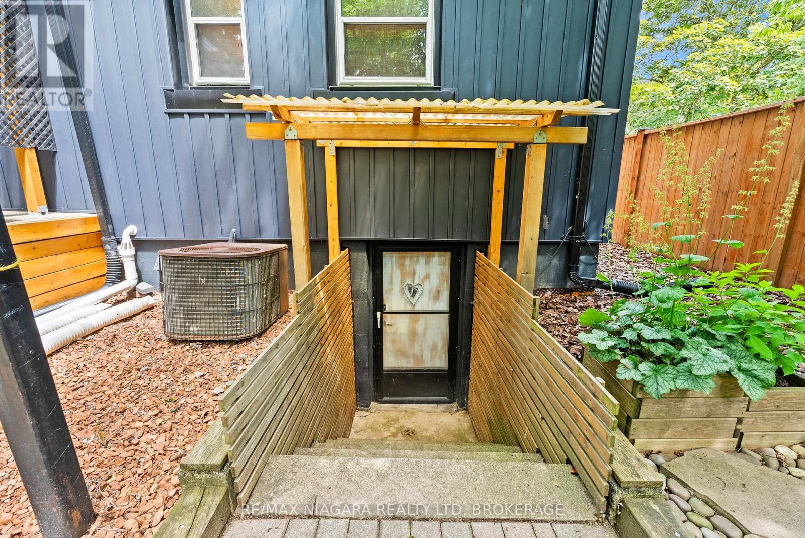 83 DEVON ROAD - 12