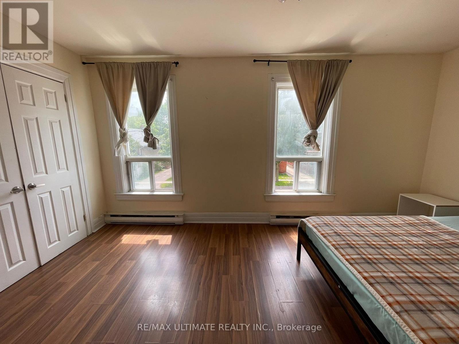 128 ELGIN STREET E - 42