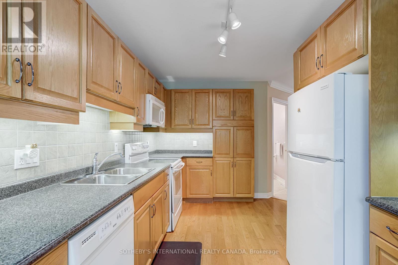 14 ARTISAN LANE - 22