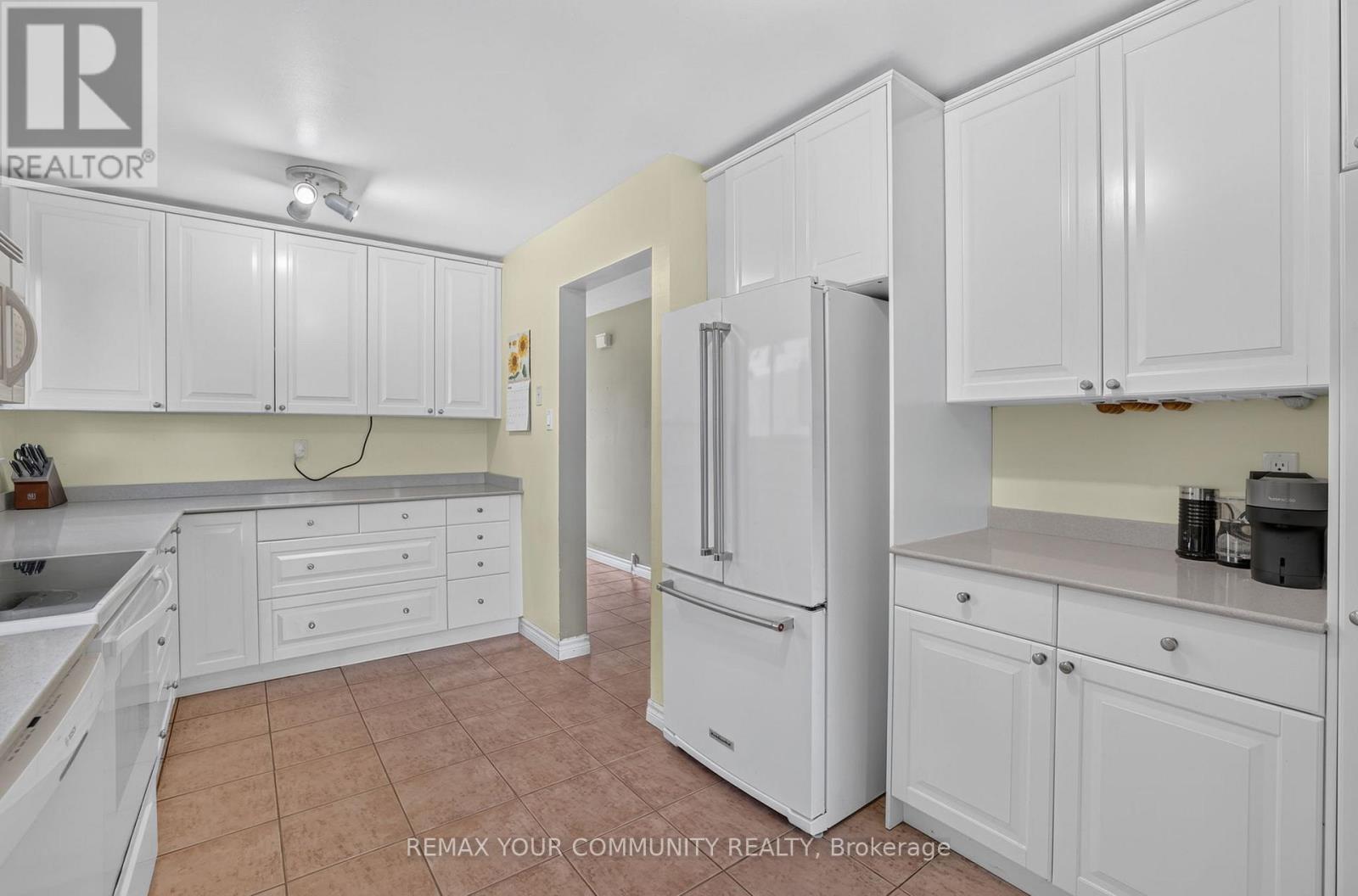 198 BRITANNIA AVENUE - 12