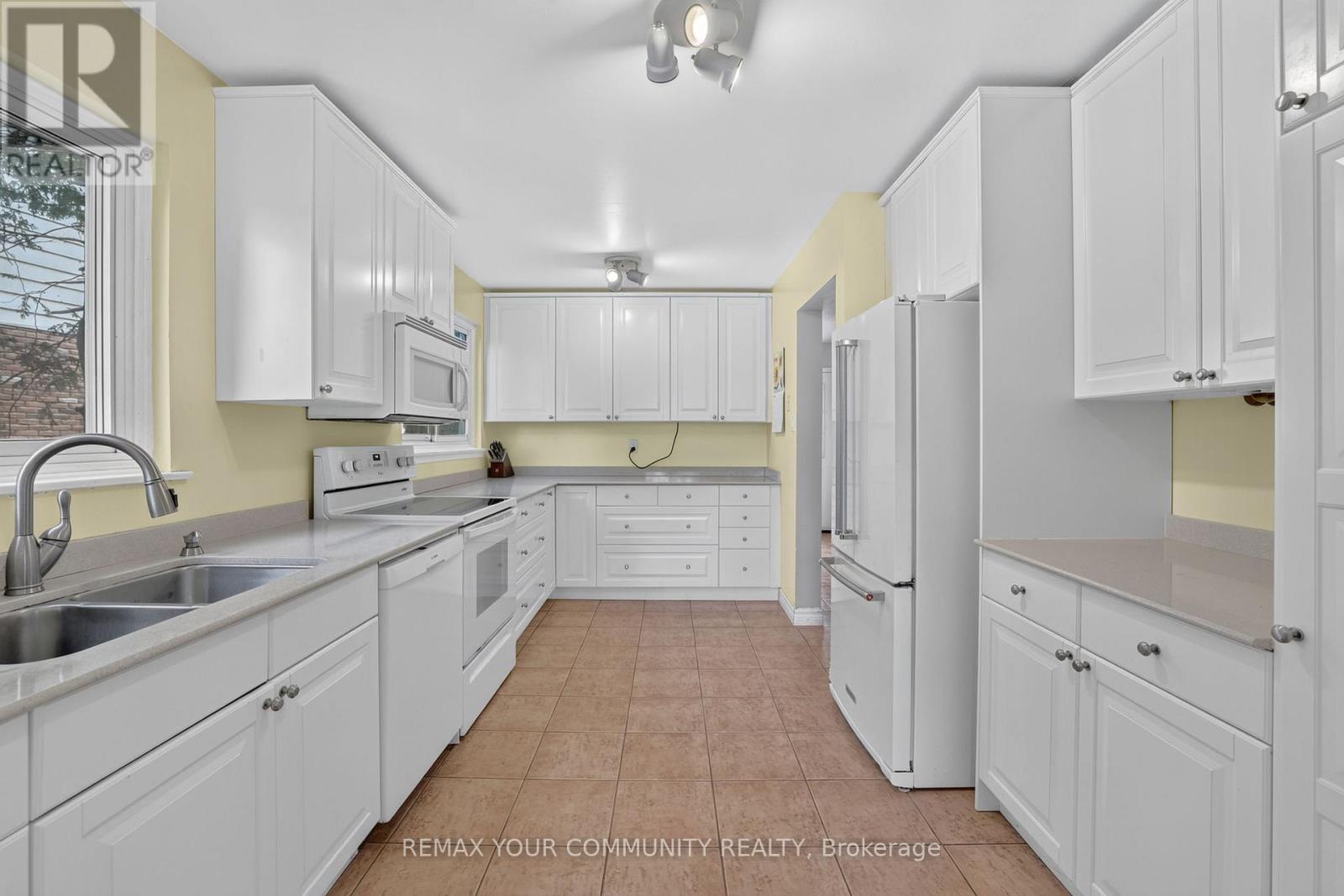 198 BRITANNIA AVENUE - 13