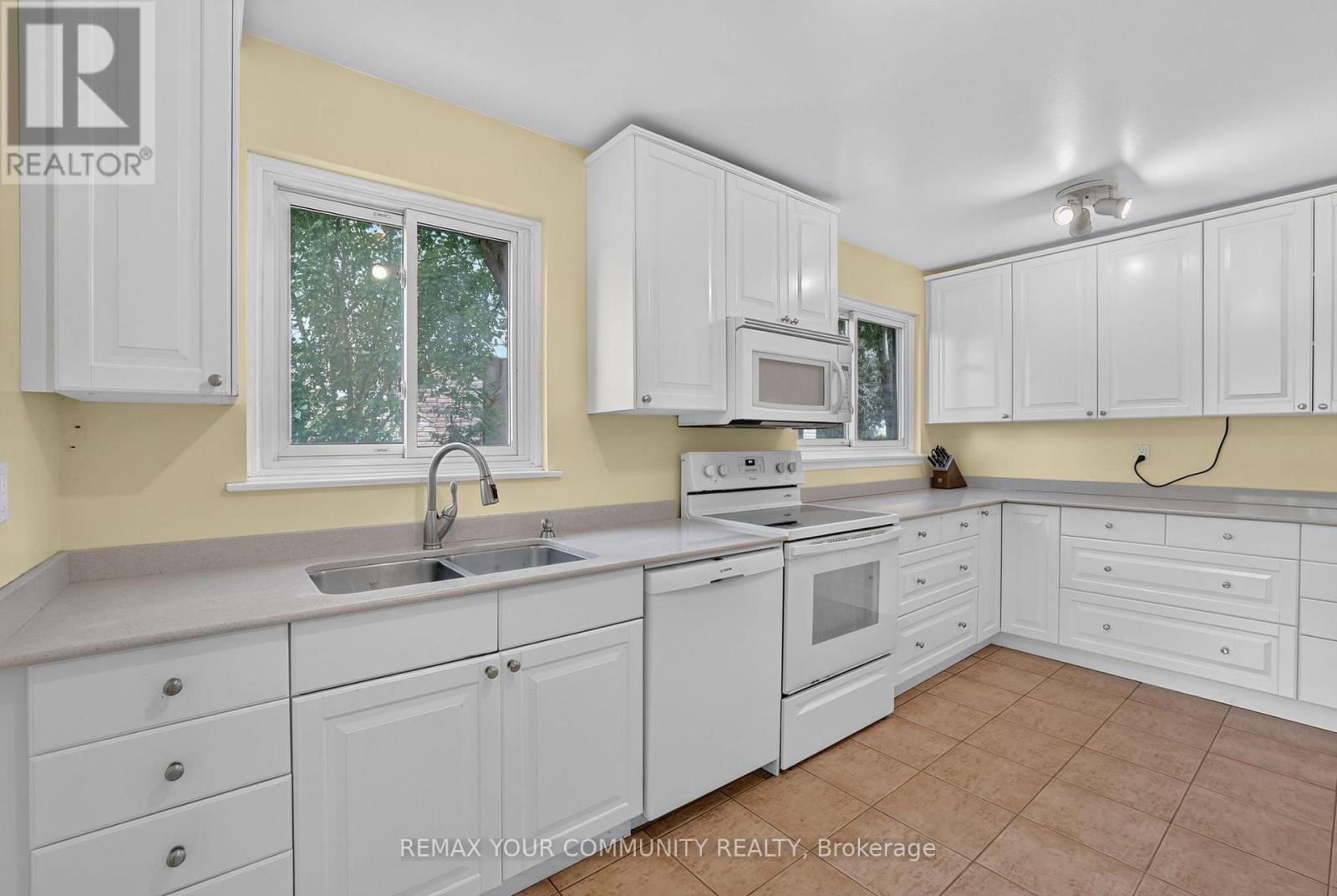 198 BRITANNIA AVENUE - 14