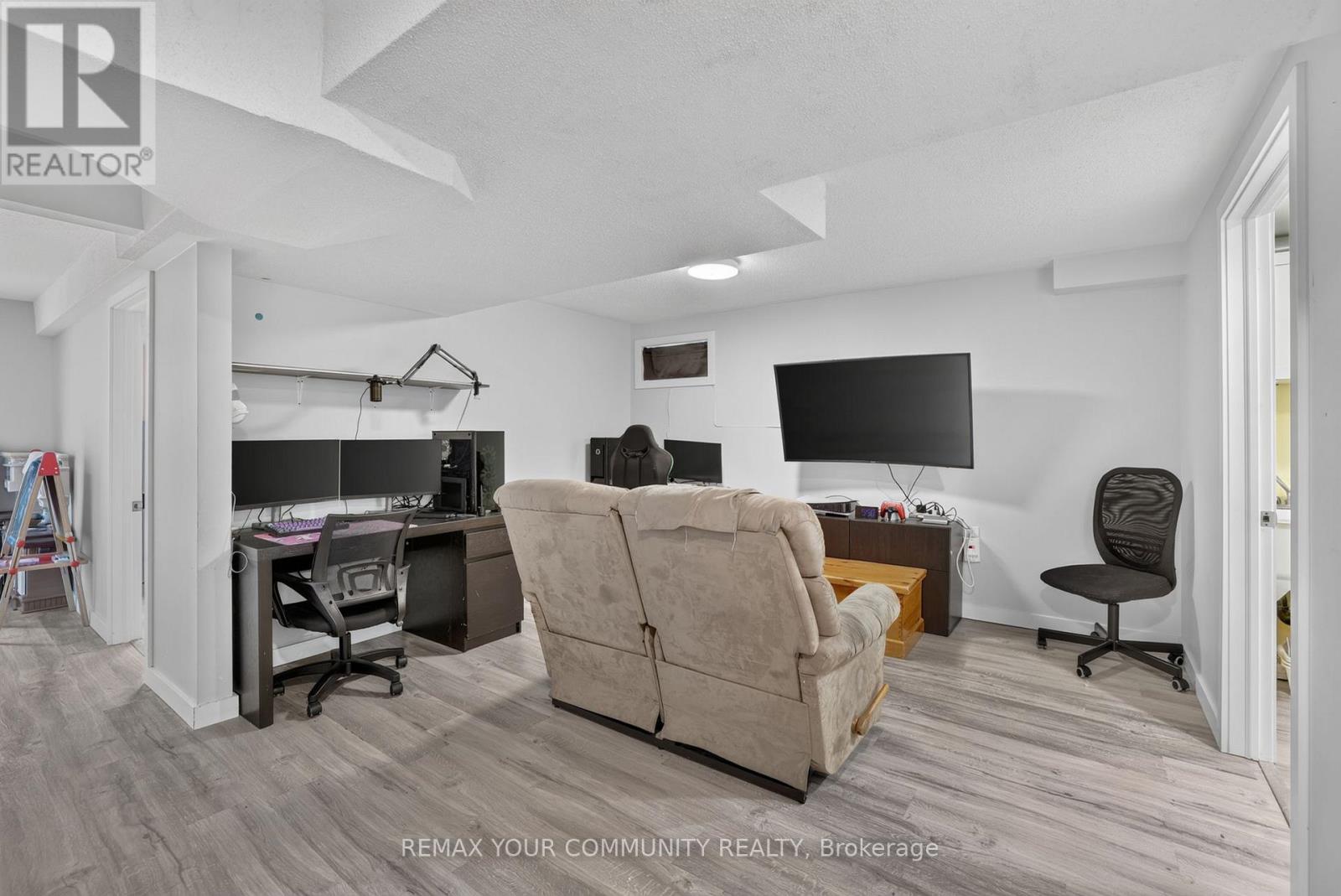 198 BRITANNIA AVENUE - 32