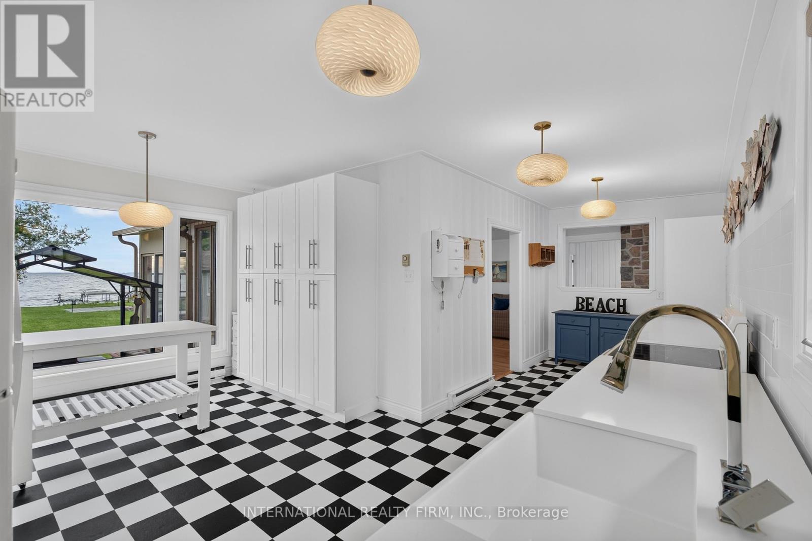 2032 LAKESHORE DRIVE - 11