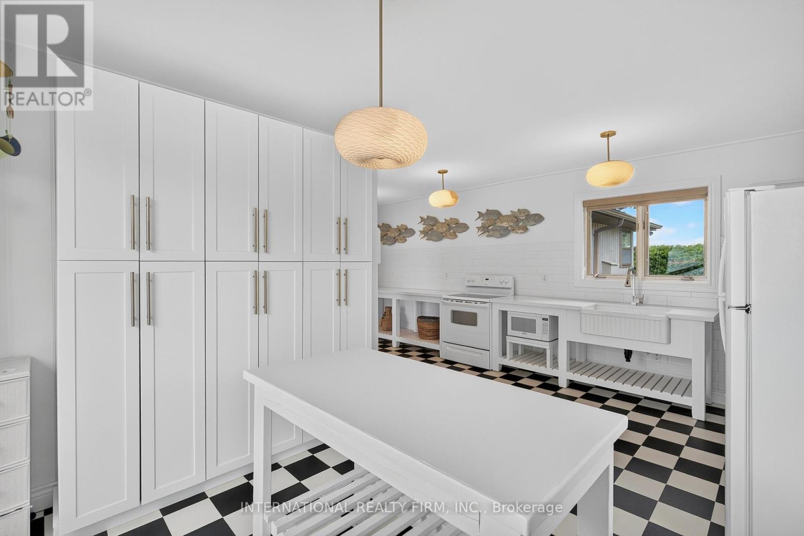 2032 LAKESHORE DRIVE - 12