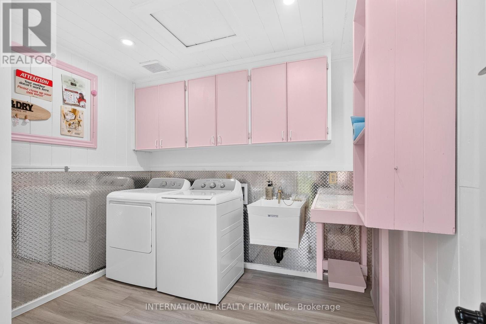 2032 LAKESHORE DRIVE - 48