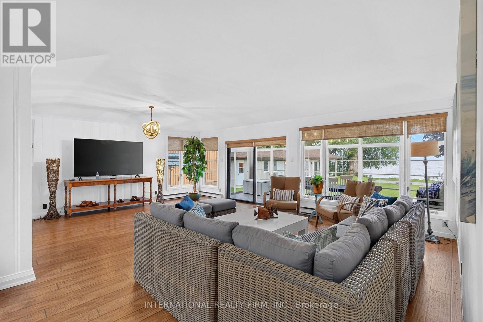 2032 LAKESHORE DRIVE - 7