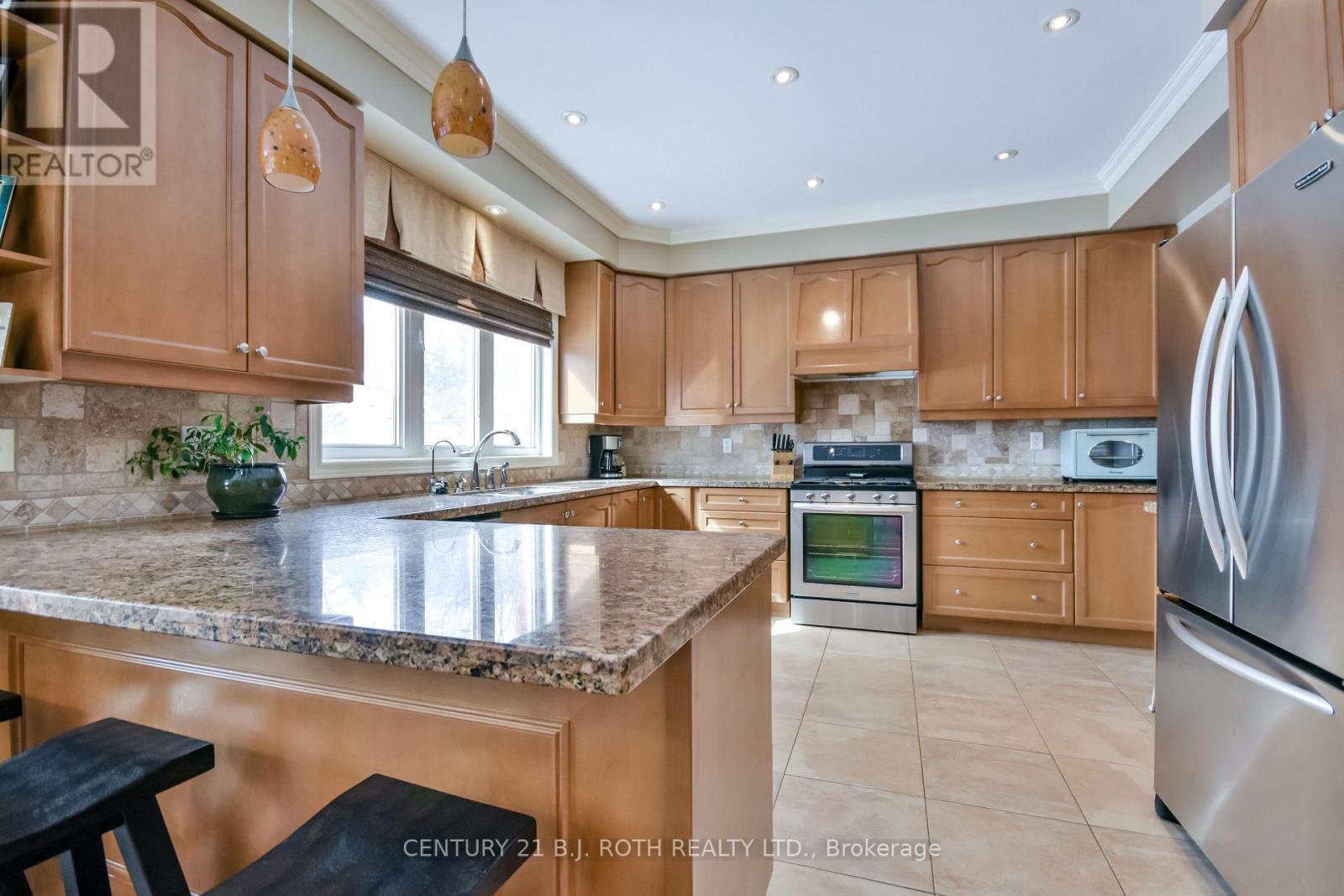 38 CAMELOT SQUARE - 10