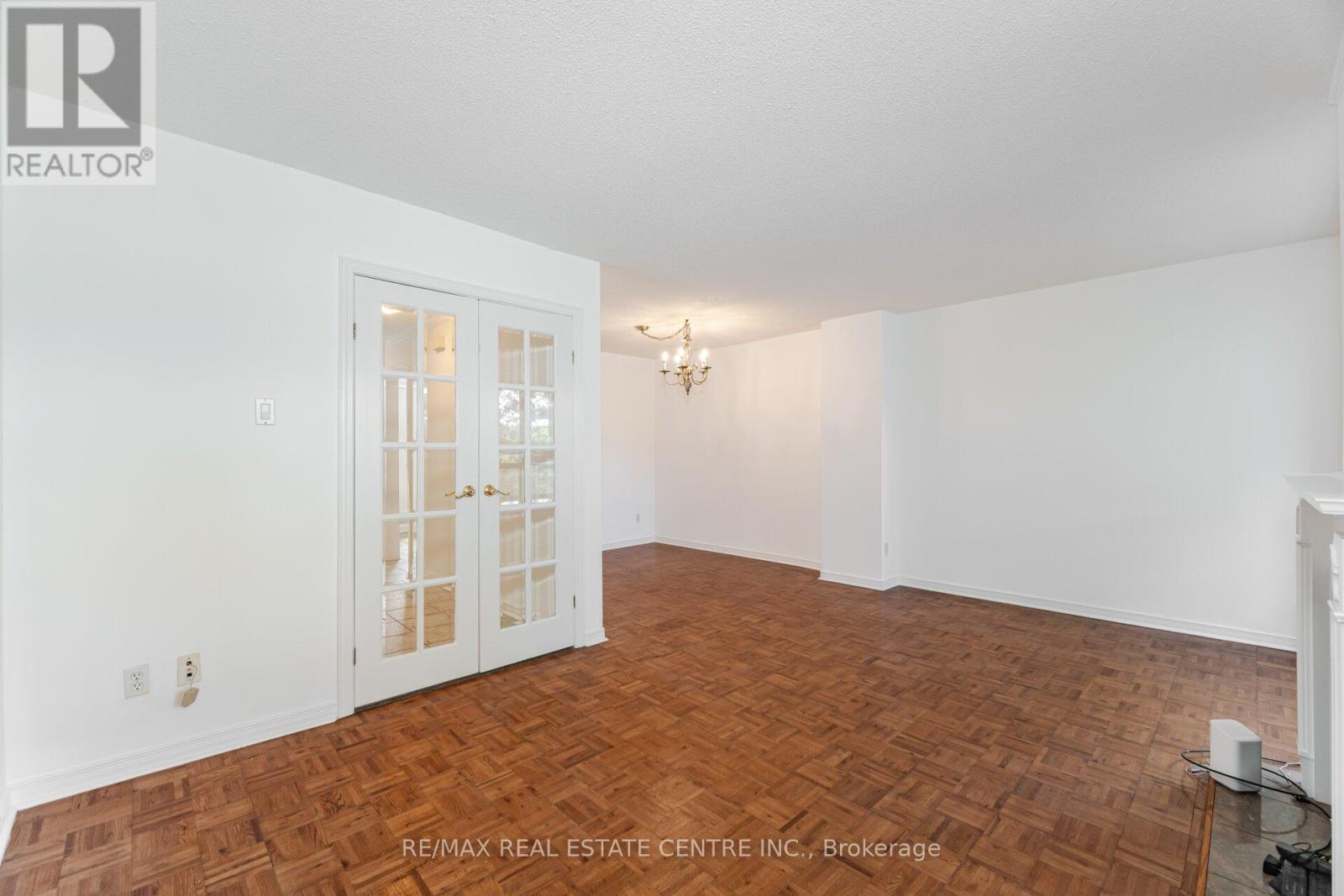 122 MOREGATE CRESCENT - 17
