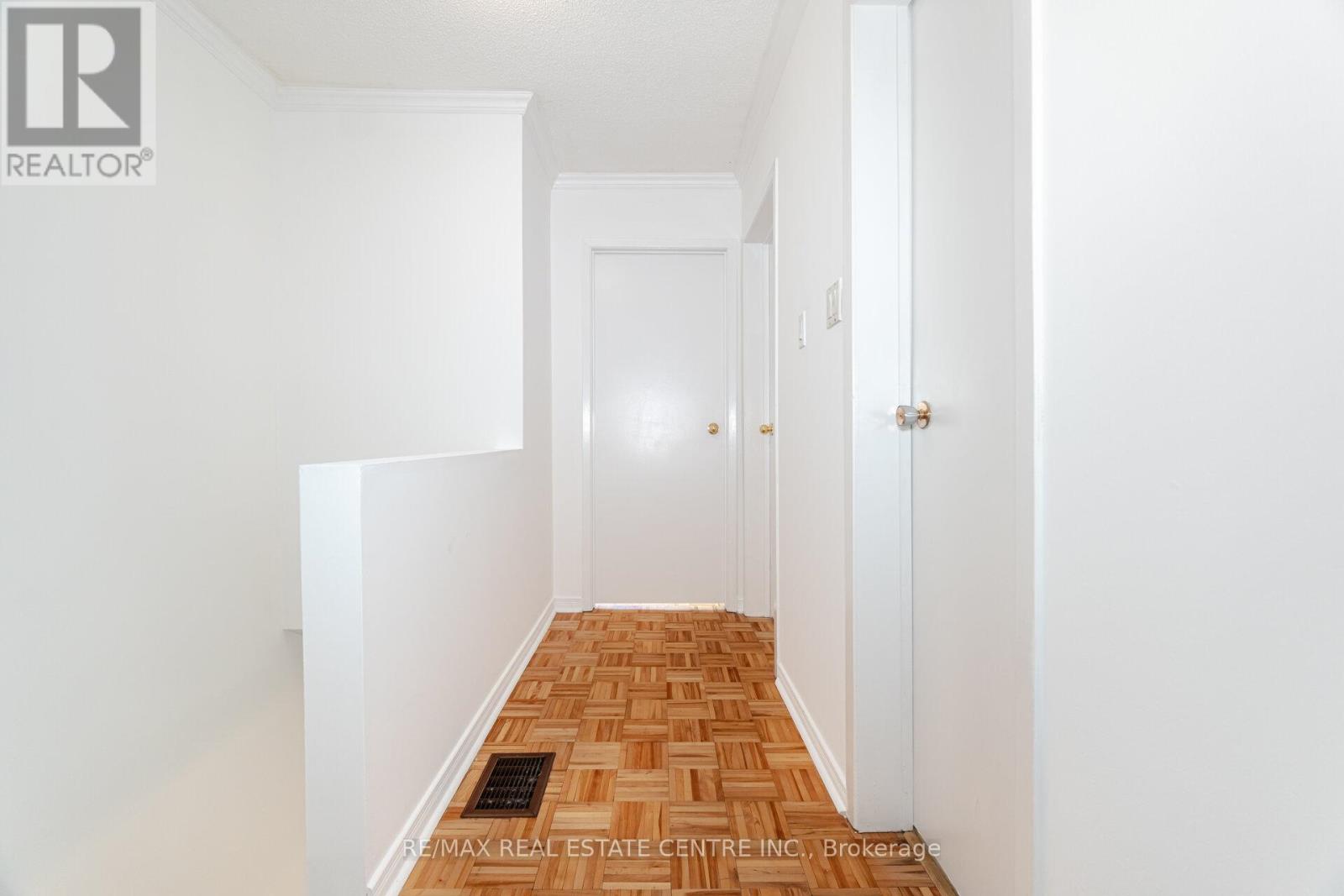 122 MOREGATE CRESCENT - 25