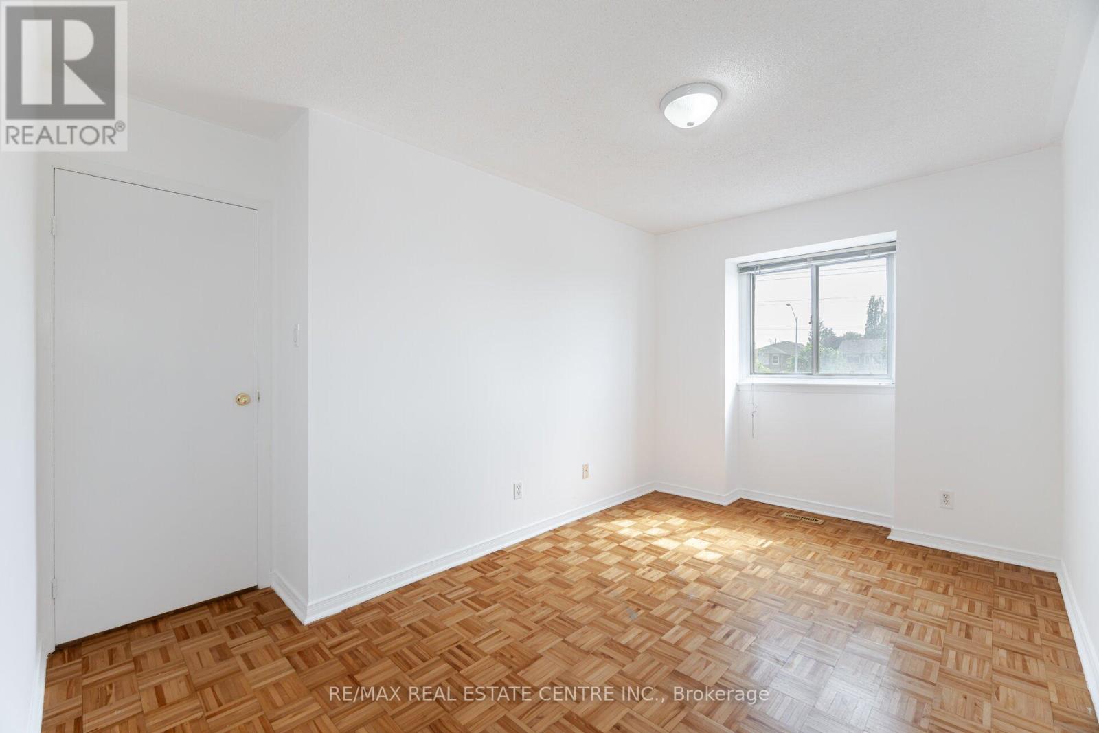 122 MOREGATE CRESCENT - 36
