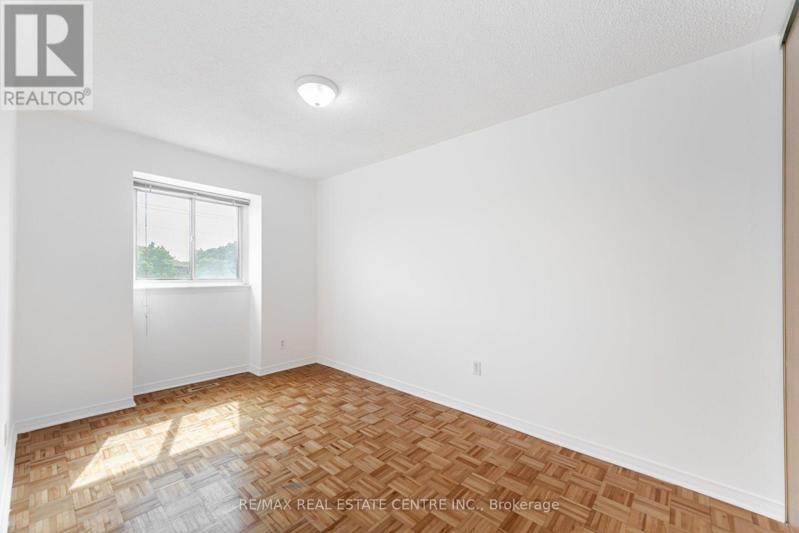 122 MOREGATE CRESCENT - 38