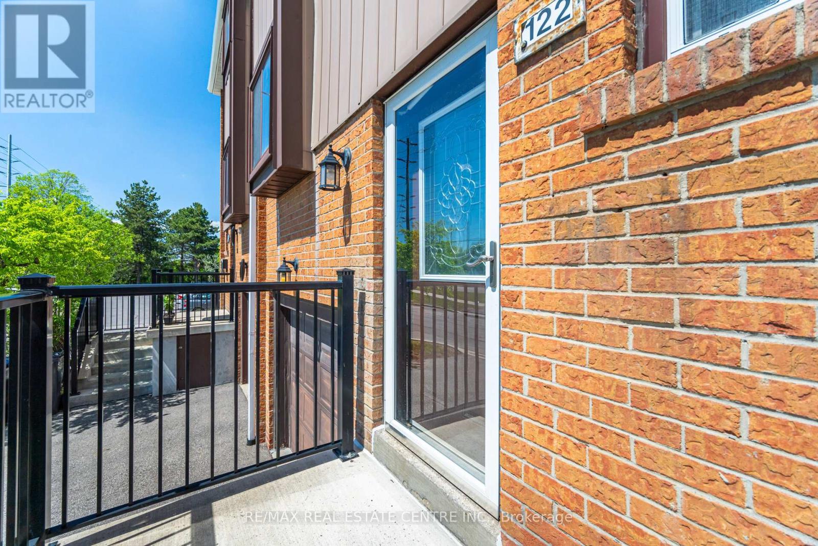 122 MOREGATE CRESCENT - 4