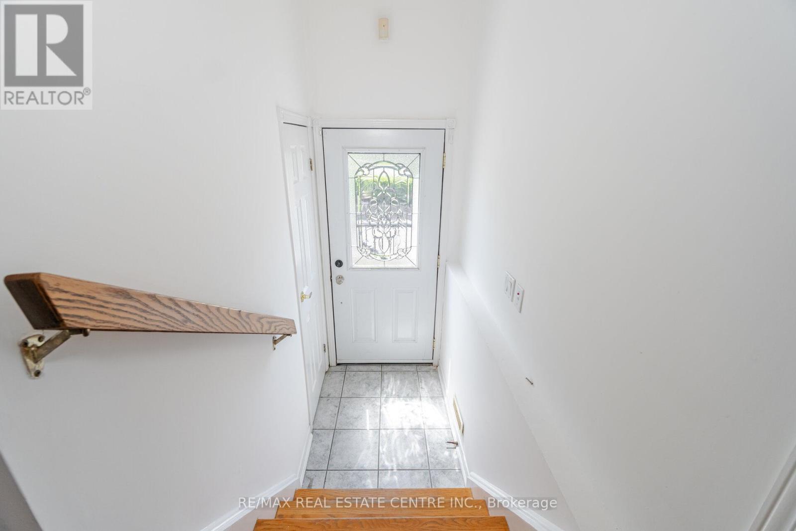 122 MOREGATE CRESCENT - 5