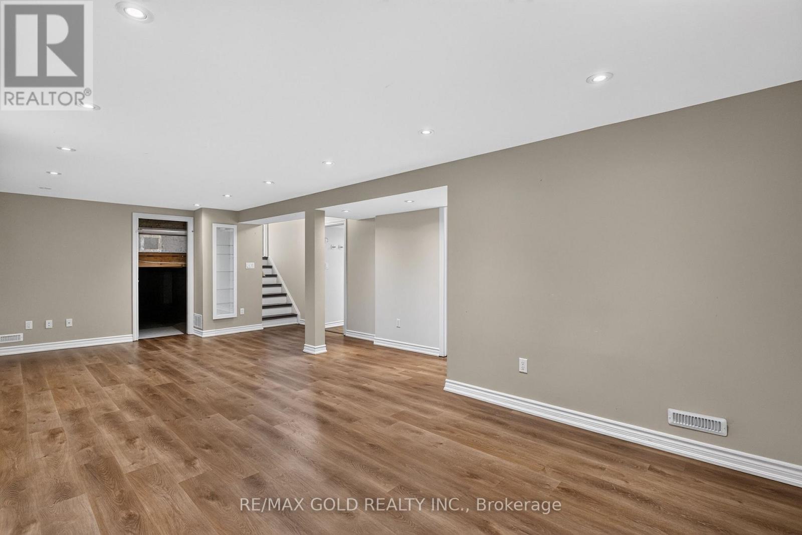 53 DALRAITH CRESCENT - 26