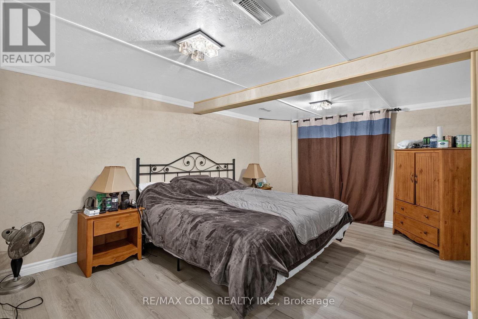 17 DUKE ROAD - 39