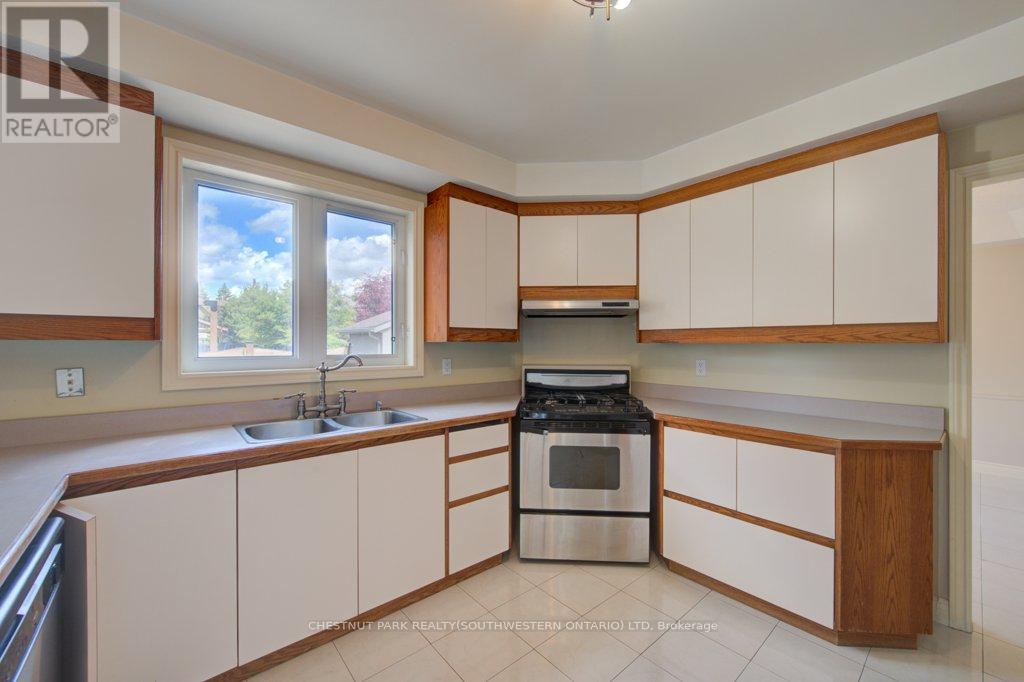 14 ANTRIM COURT E - 10