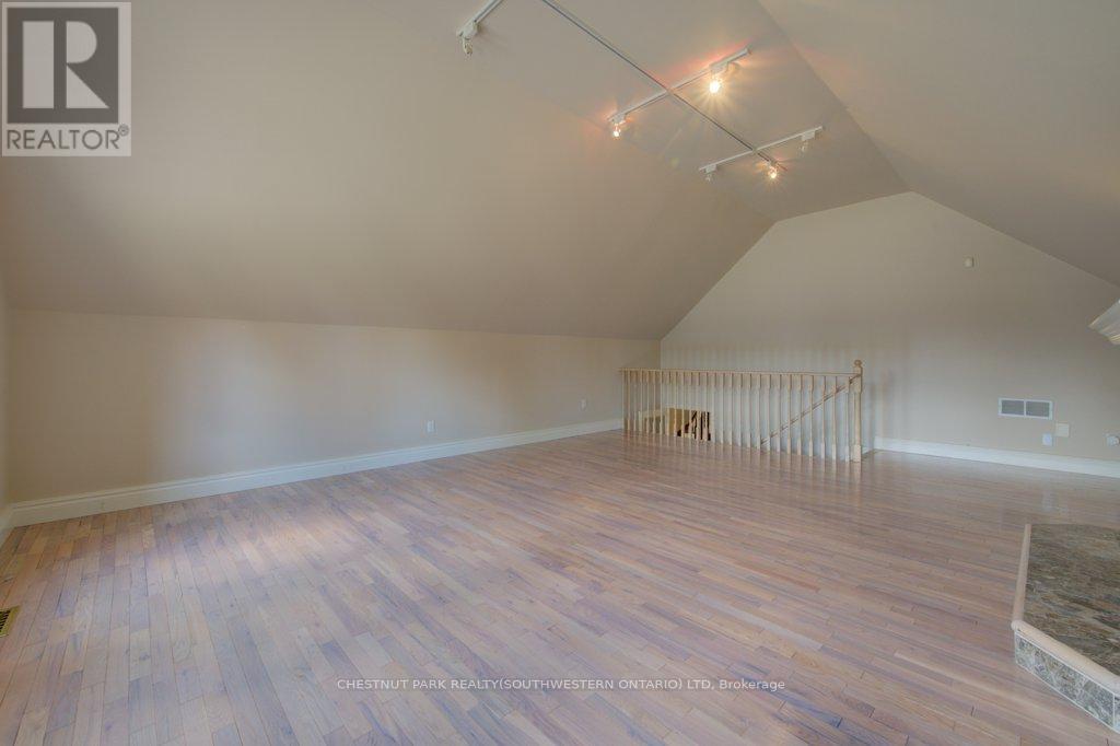 14 ANTRIM COURT E - 21
