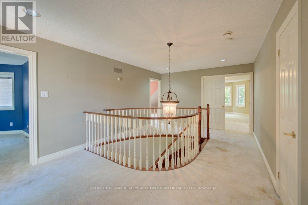 14 ANTRIM COURT E - 23