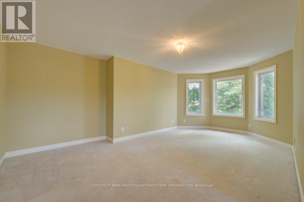 14 ANTRIM COURT E - 28