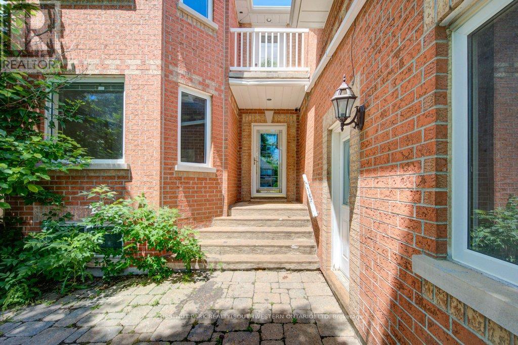 14 ANTRIM COURT E - 3
