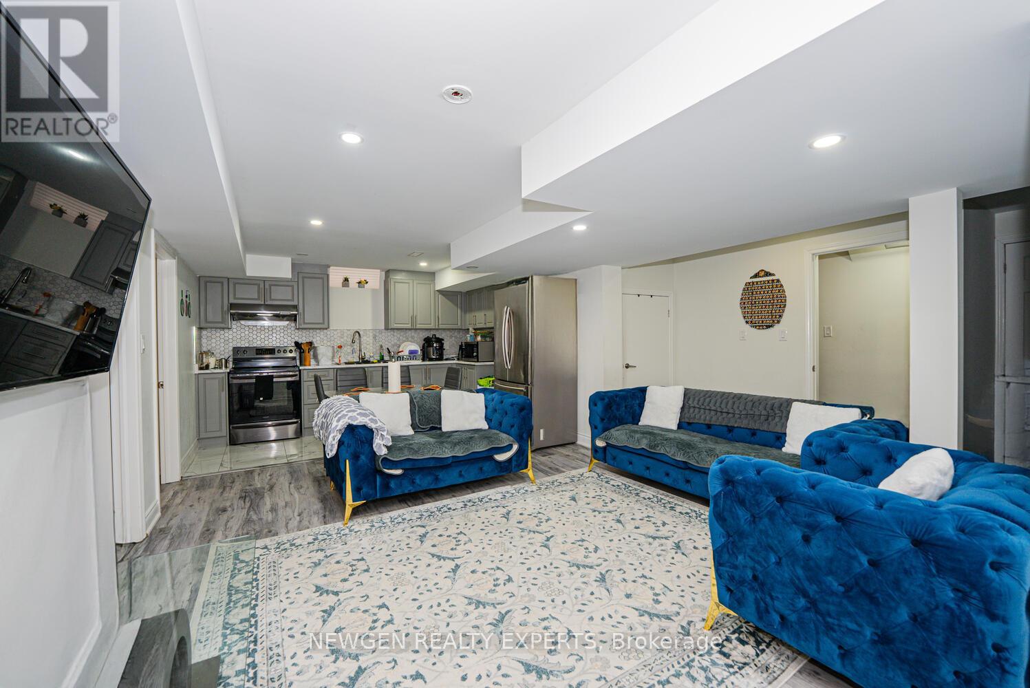 17 MONARCH DRIVE - 45