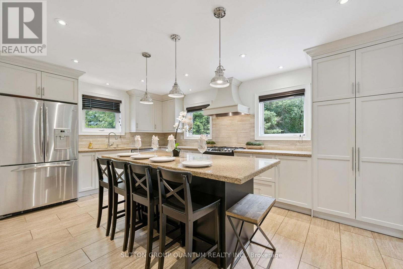 3092 SHANNON CRESCENT - 13