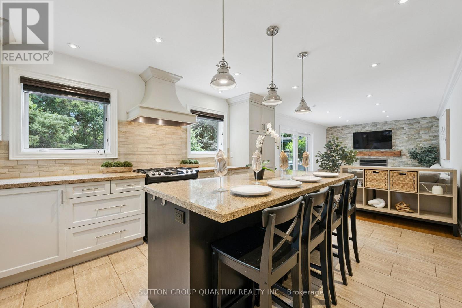 3092 SHANNON CRESCENT - 14