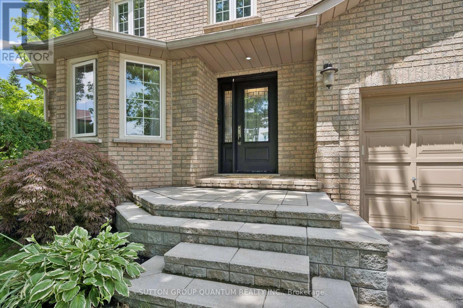 3092 SHANNON CRESCENT - 2