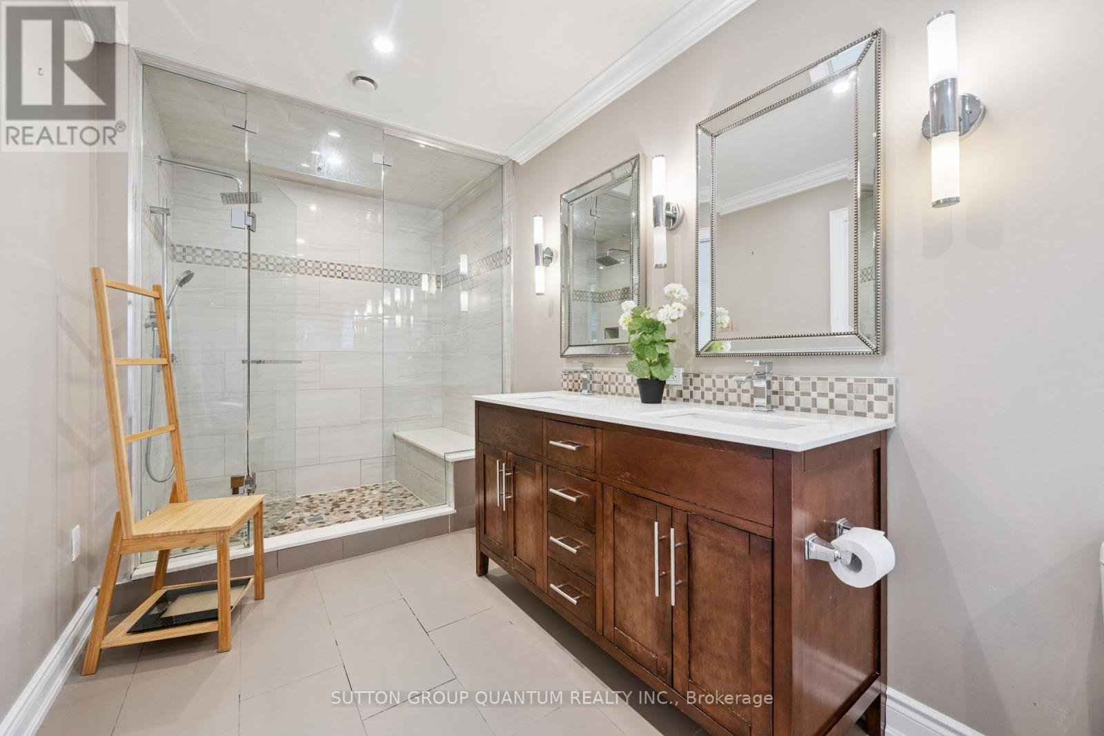 3092 SHANNON CRESCENT - 21