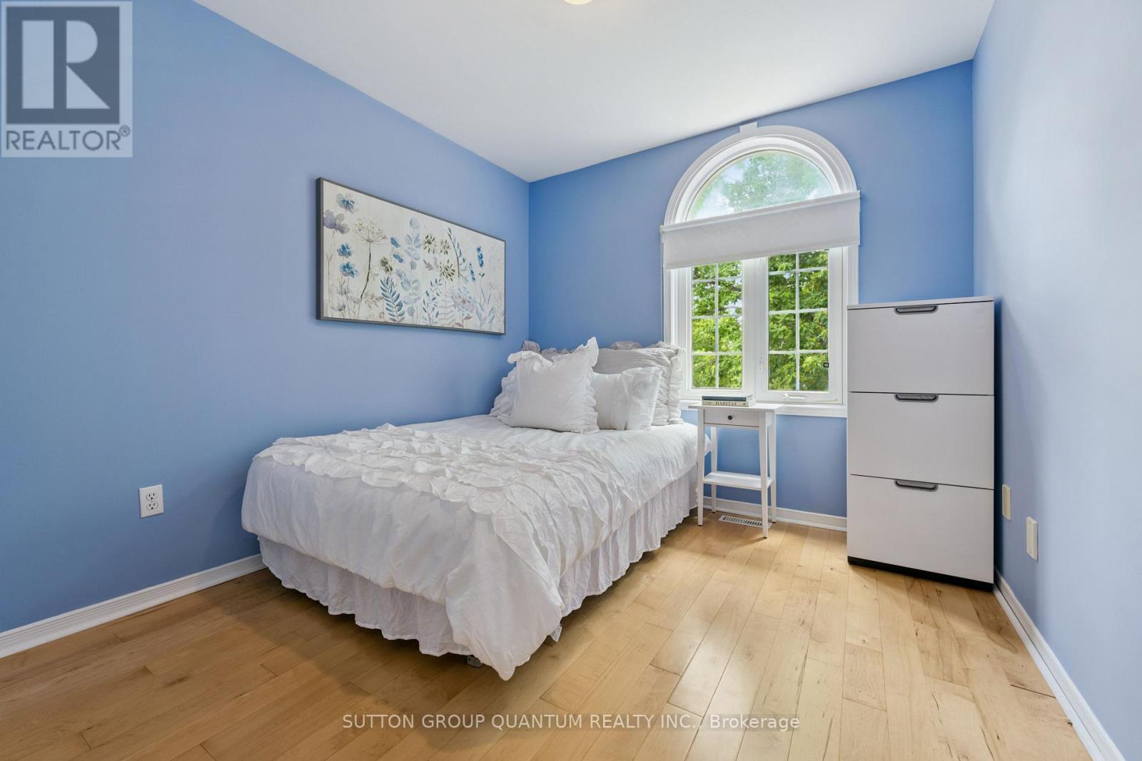 3092 SHANNON CRESCENT - 24