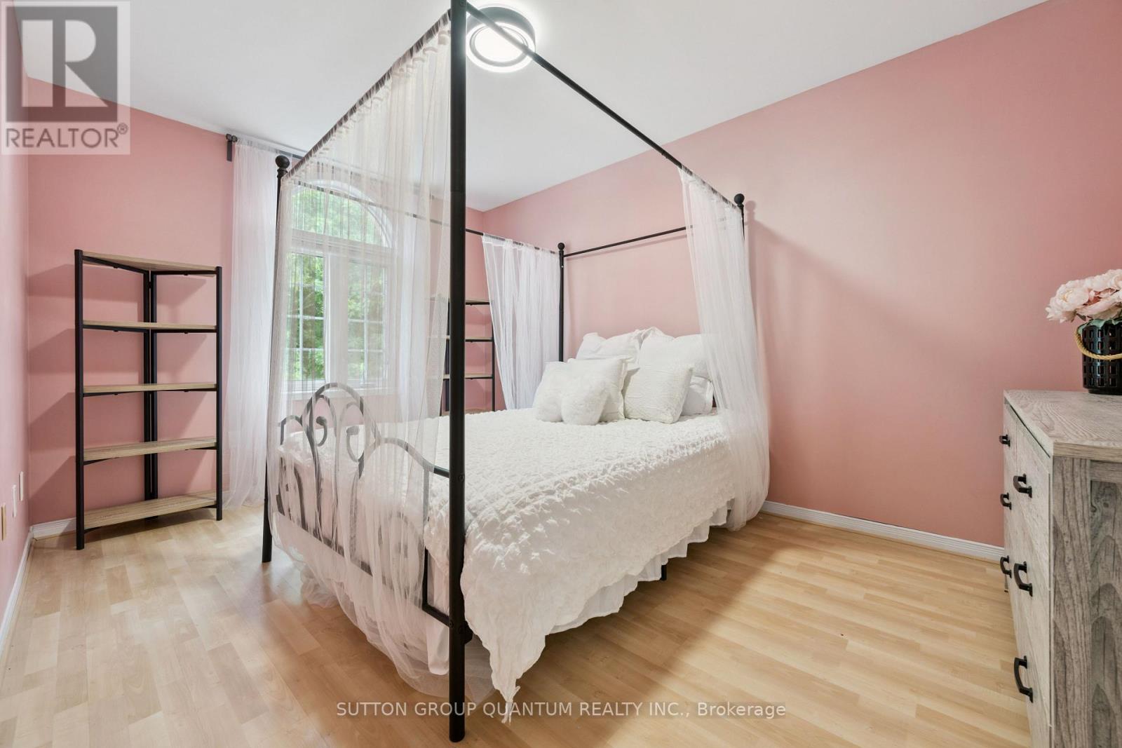 3092 SHANNON CRESCENT - 26