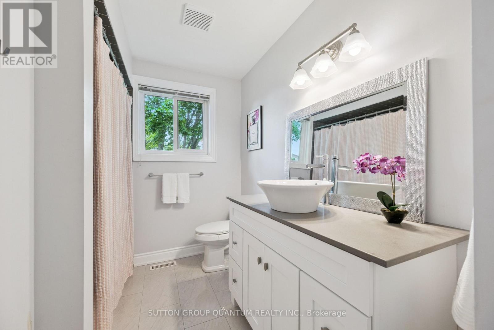 3092 SHANNON CRESCENT - 27
