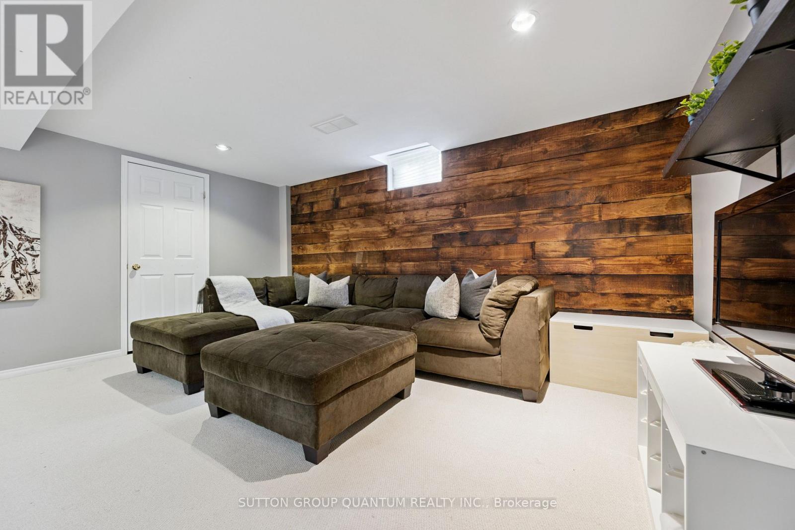 3092 SHANNON CRESCENT - 30