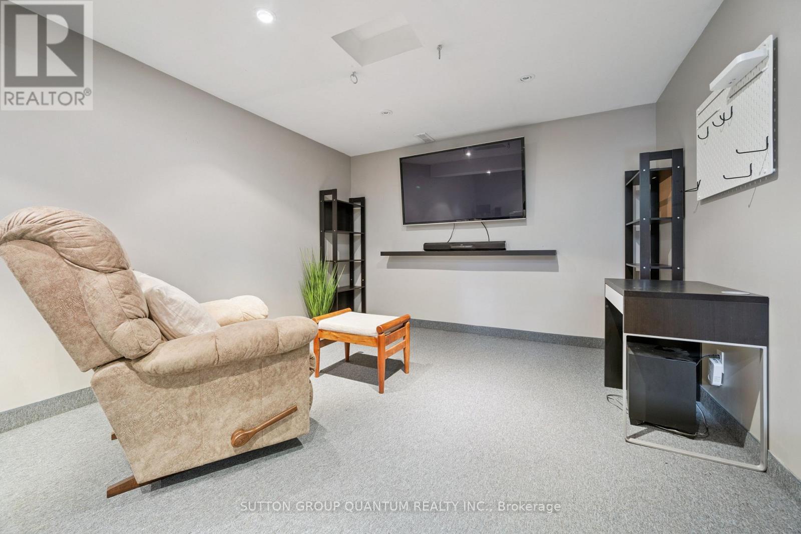 3092 SHANNON CRESCENT - 32