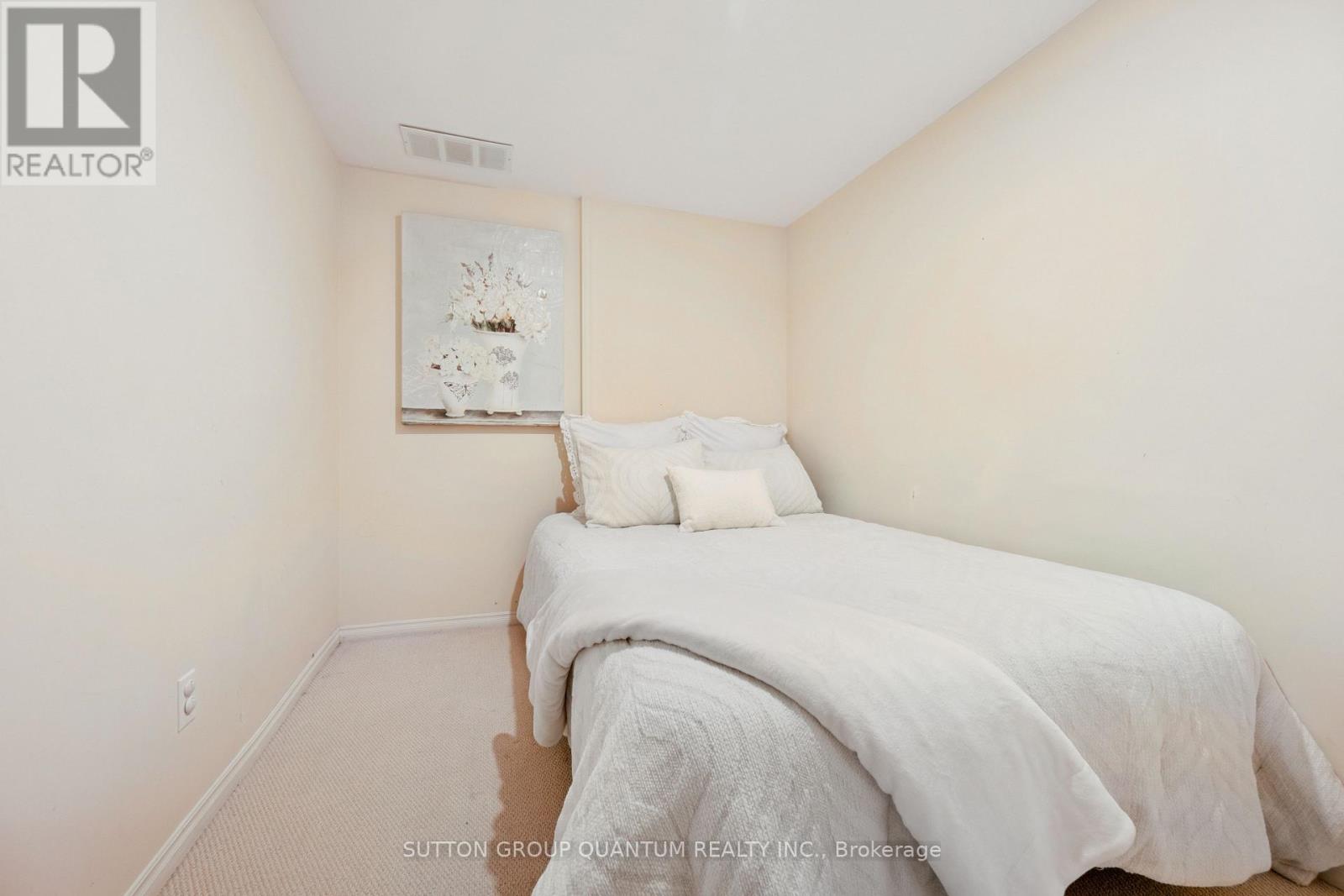 3092 SHANNON CRESCENT - 34