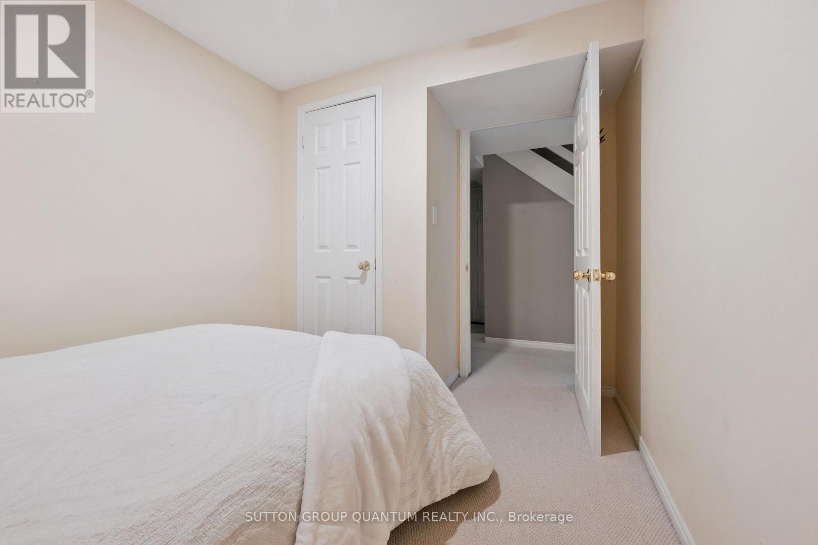 3092 SHANNON CRESCENT - 35