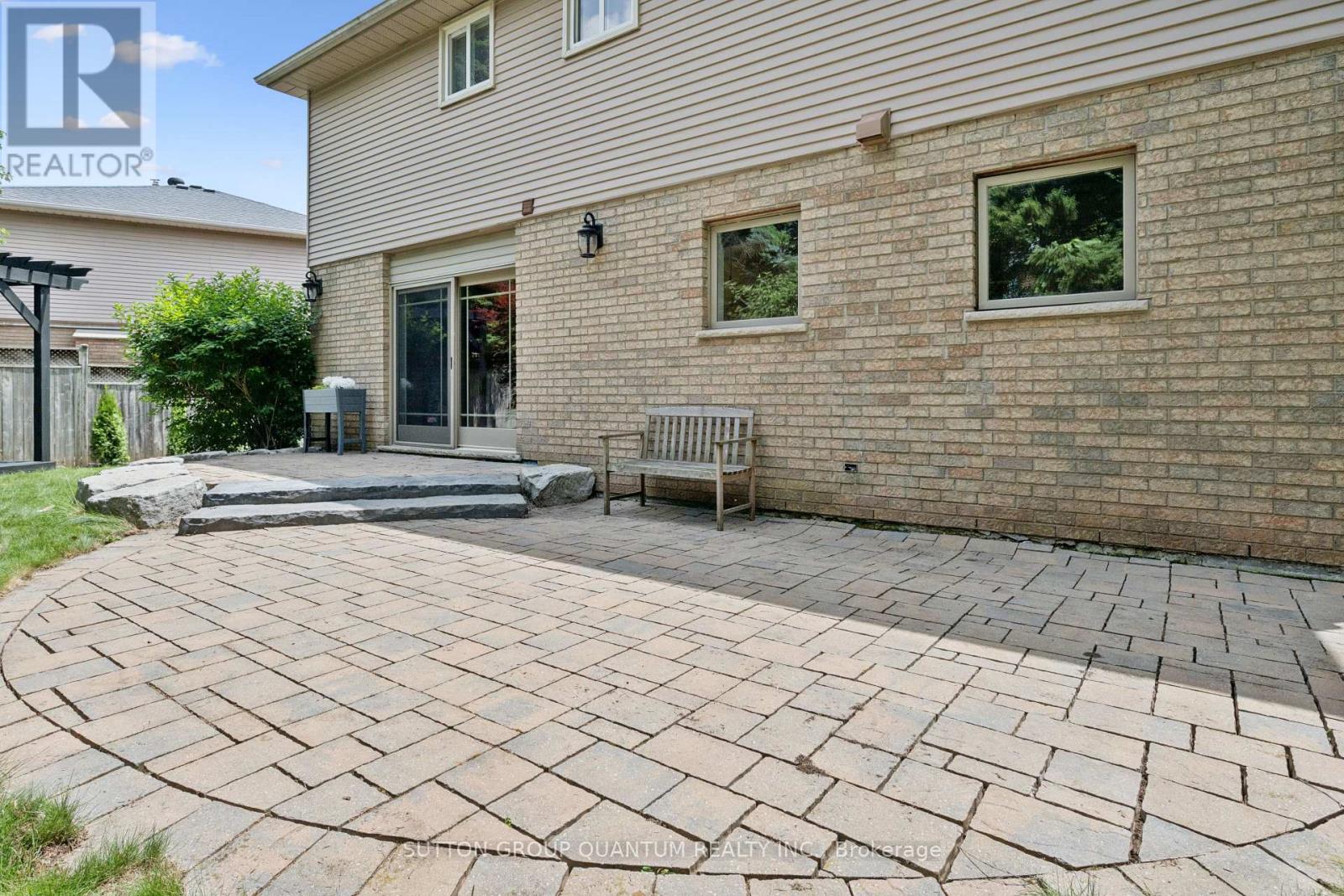 3092 SHANNON CRESCENT - 36