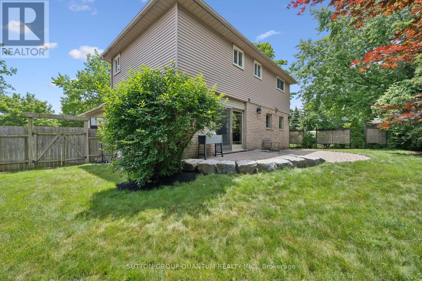 3092 SHANNON CRESCENT - 40