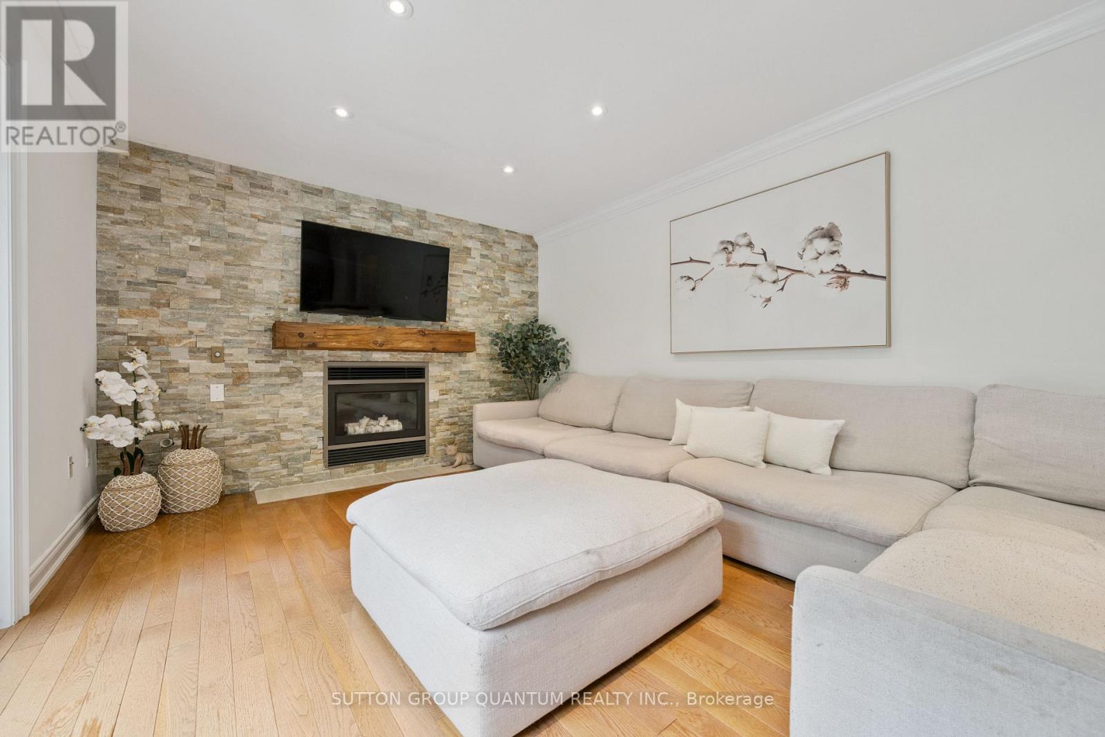 3092 SHANNON CRESCENT - 9