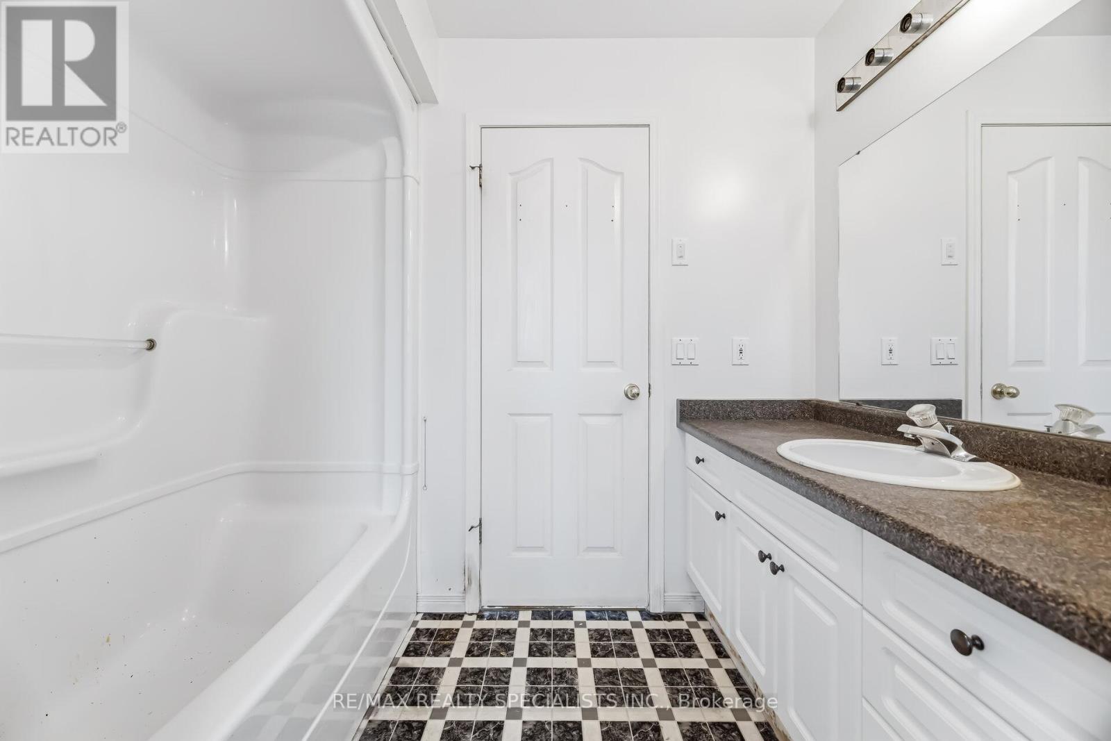 2131 CAWTHRA ROAD - 30