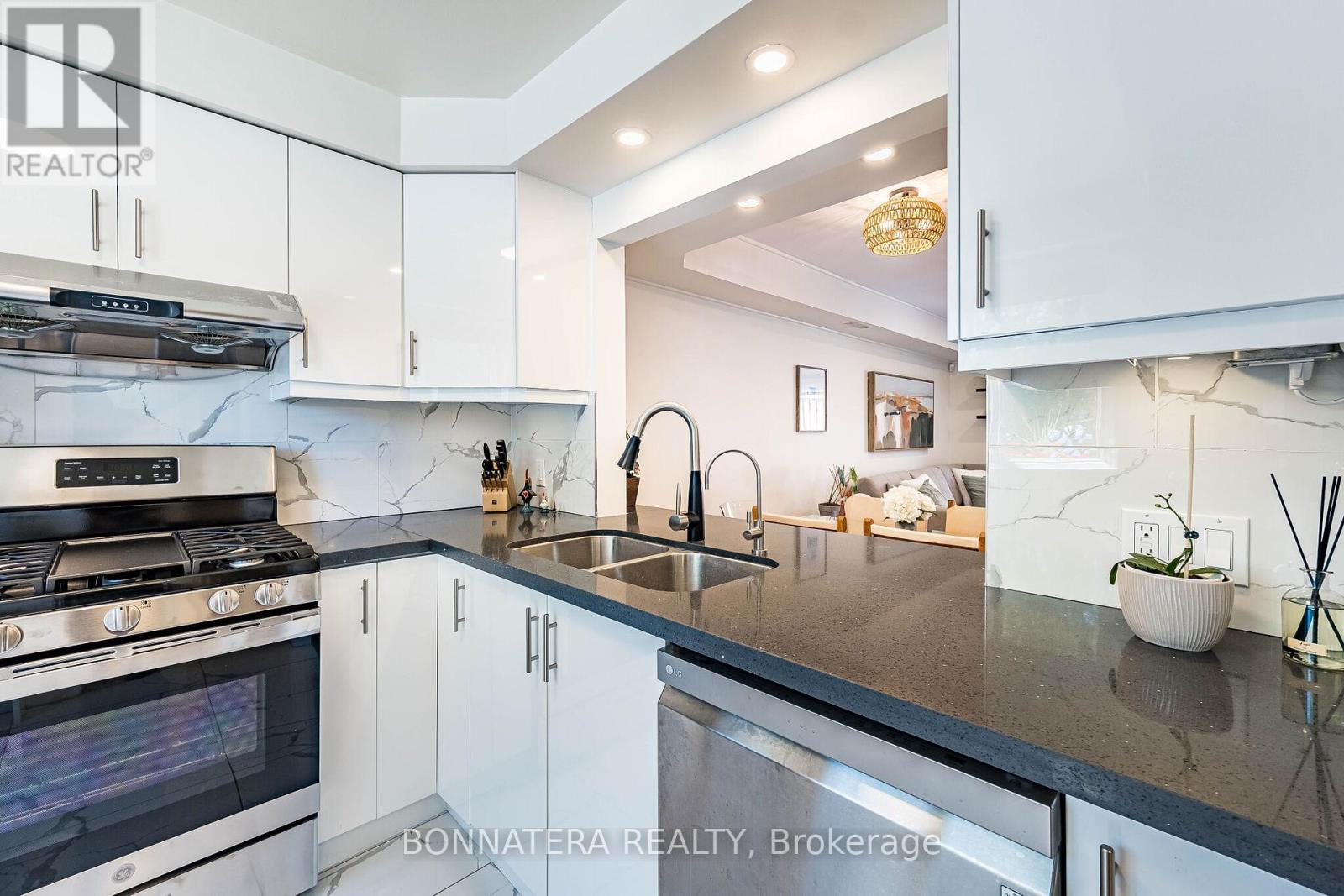 2097 MARINE DRIVE - 11
