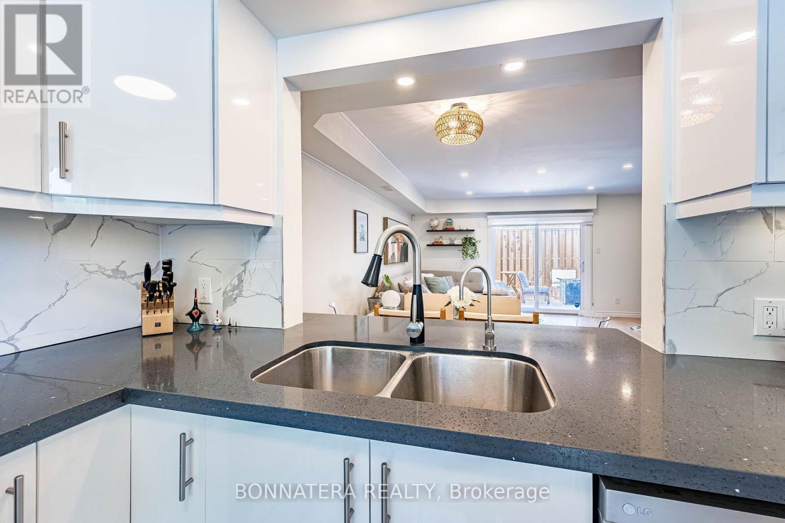 2097 MARINE DRIVE - 14