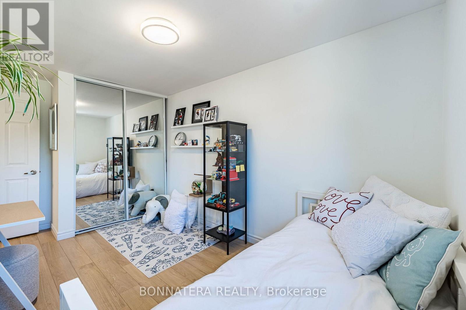 2097 MARINE DRIVE - 34