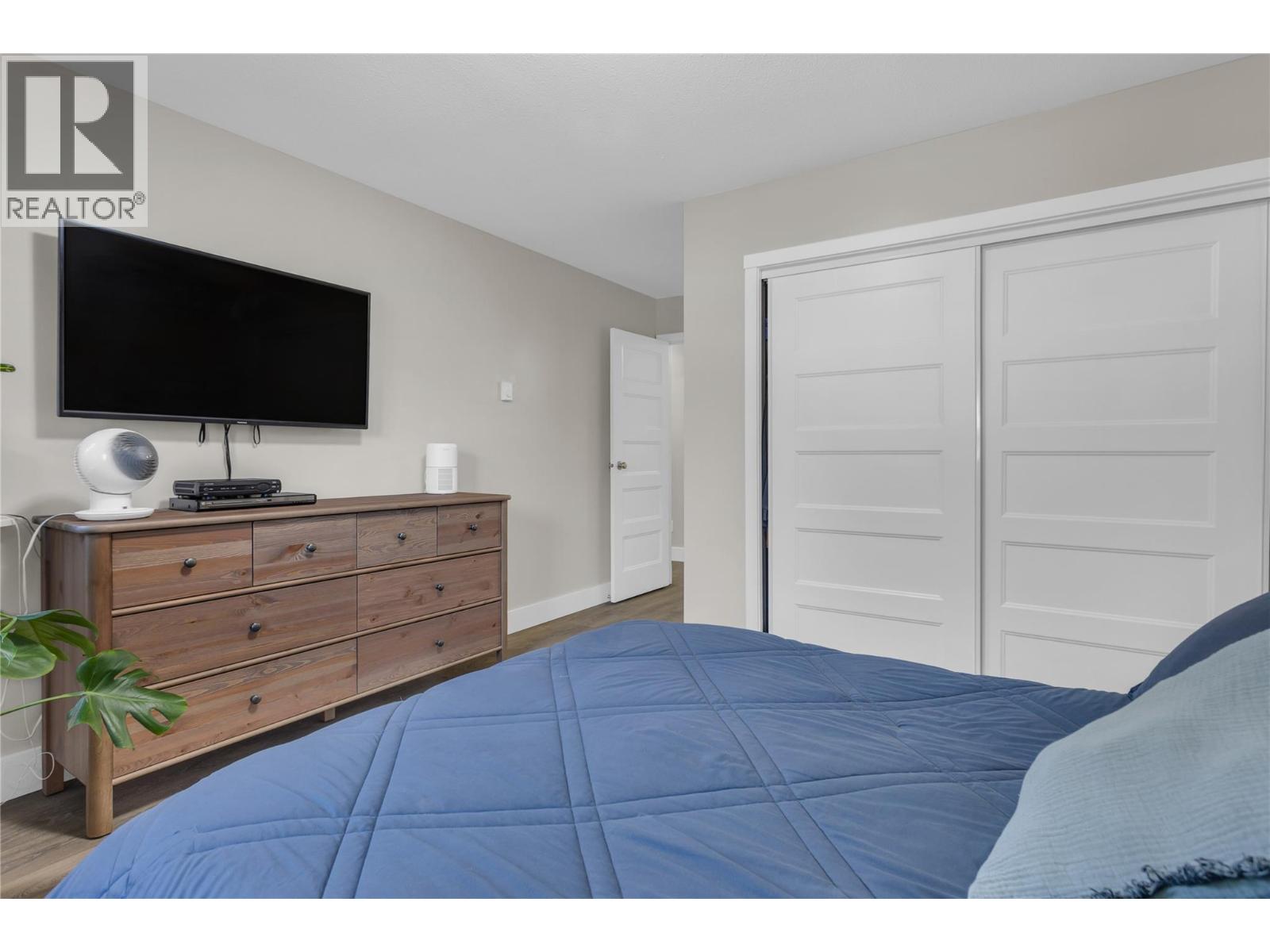 #186 3854 Gordon Drive - 10