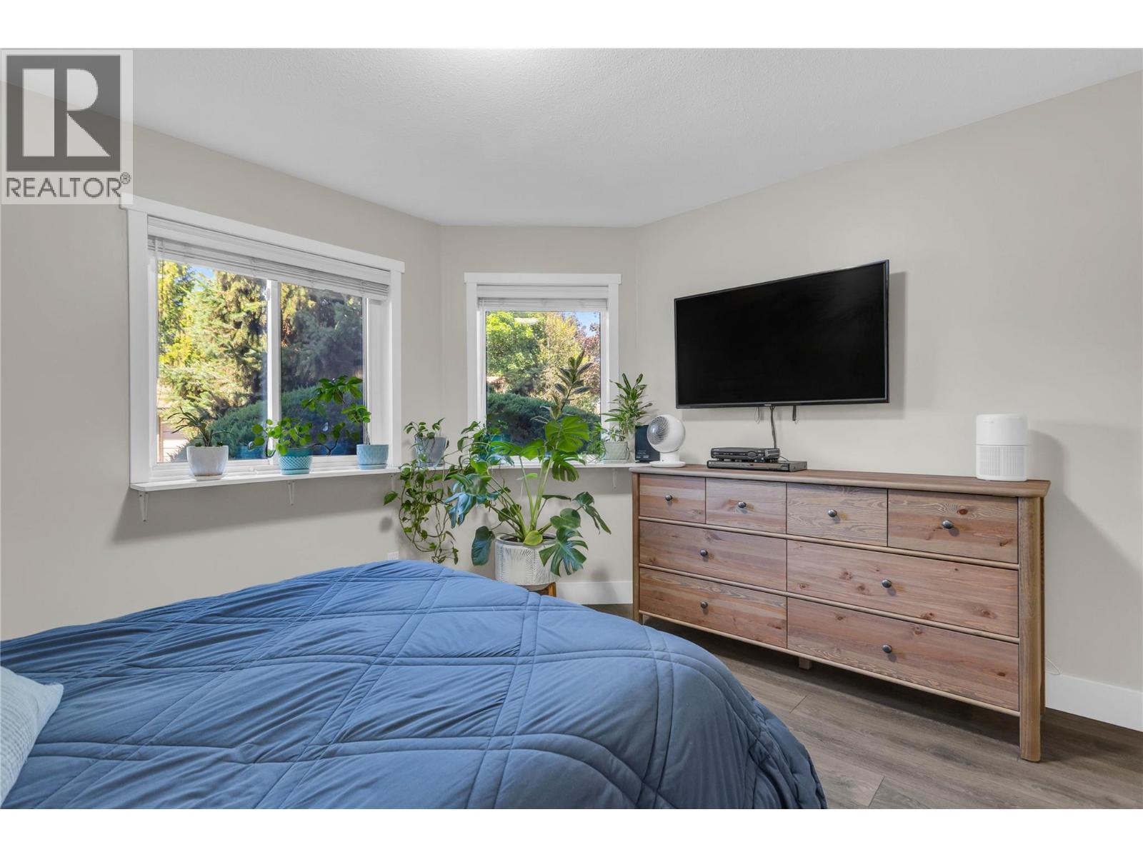 #186 3854 Gordon Drive - 11
