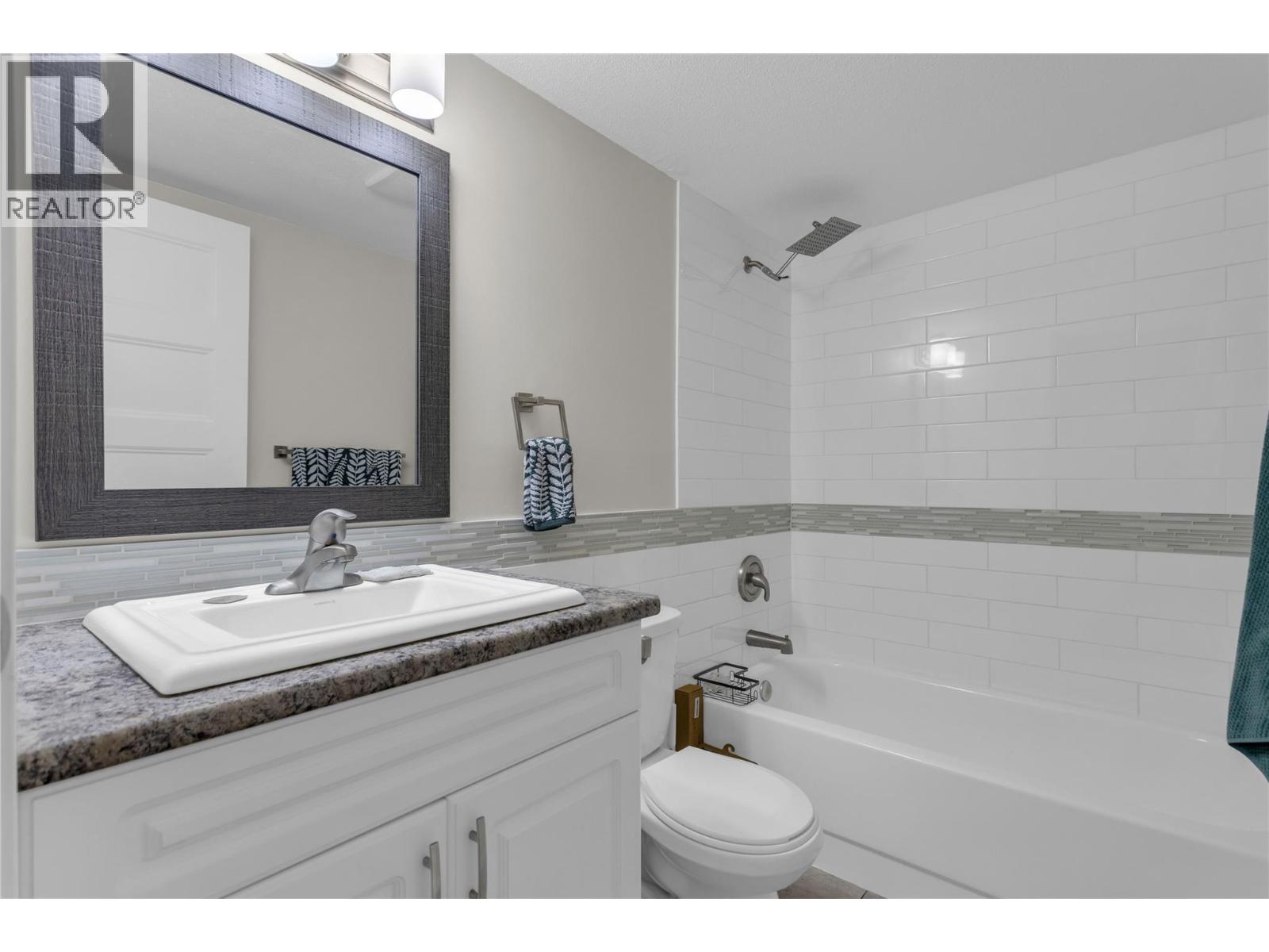 #186 3854 Gordon Drive - 12