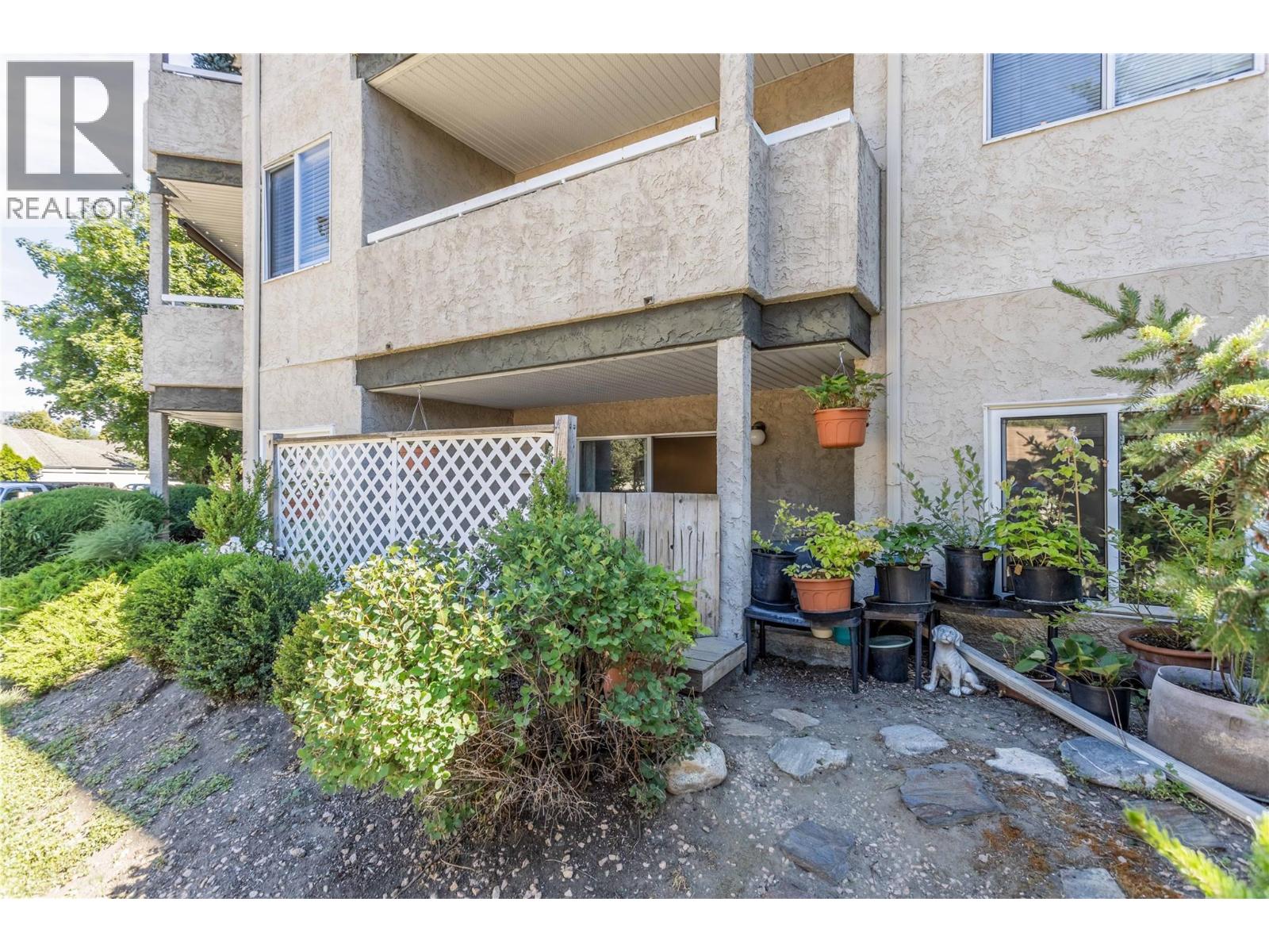 #186 3854 Gordon Drive - 22
