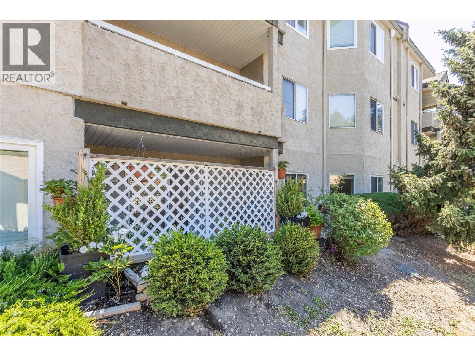 #186 3854 Gordon Drive - 23